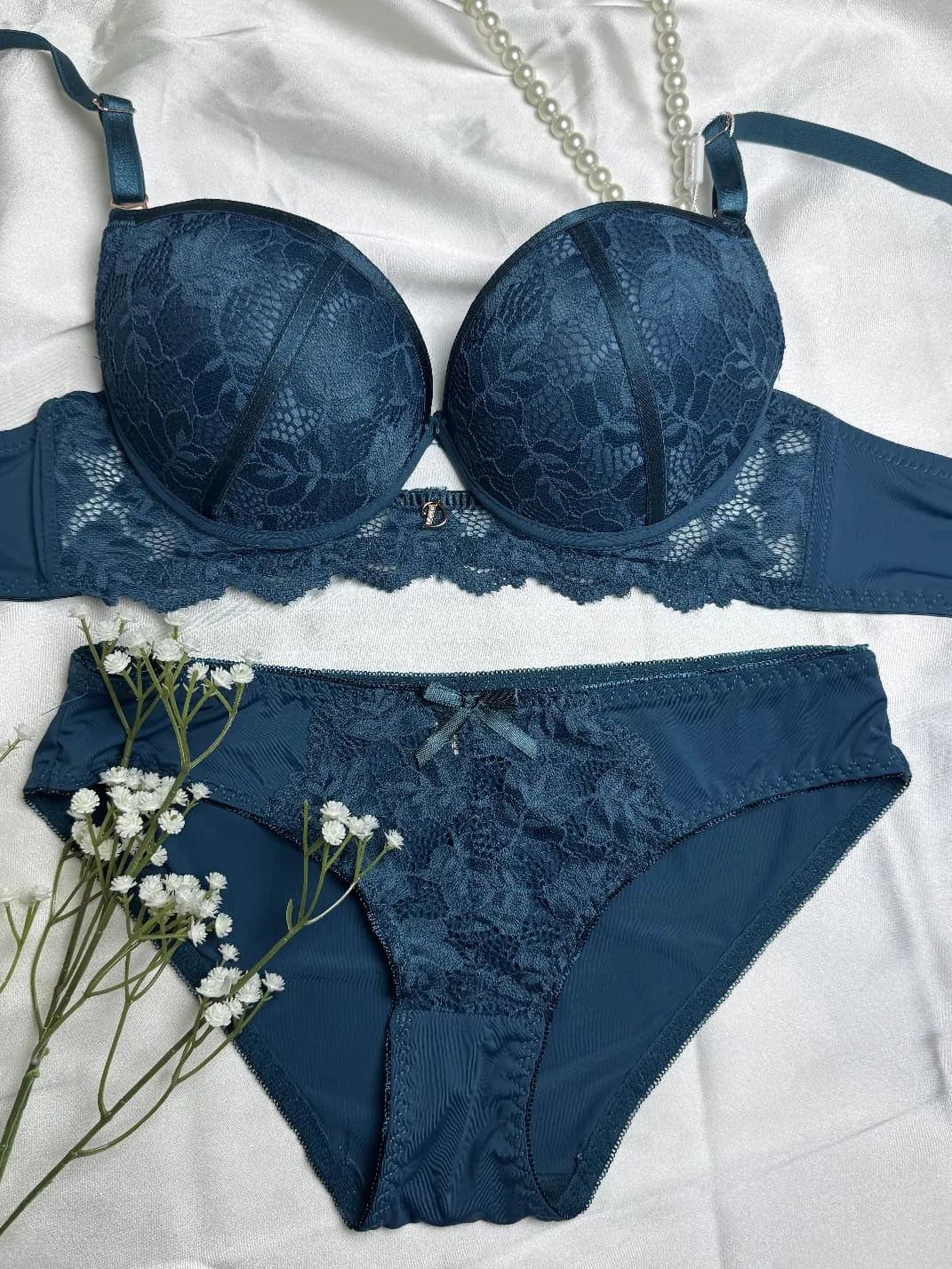 Canlan Keni Royal Lace Bra & Panty Set